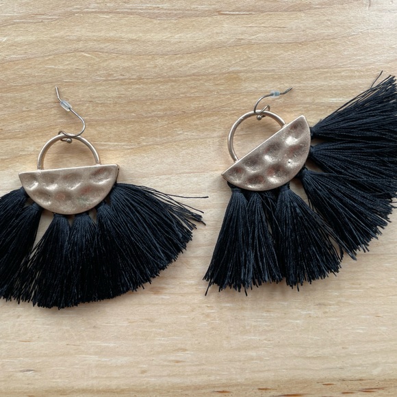 Black boho tassel earrings - Picture 2 of 3
